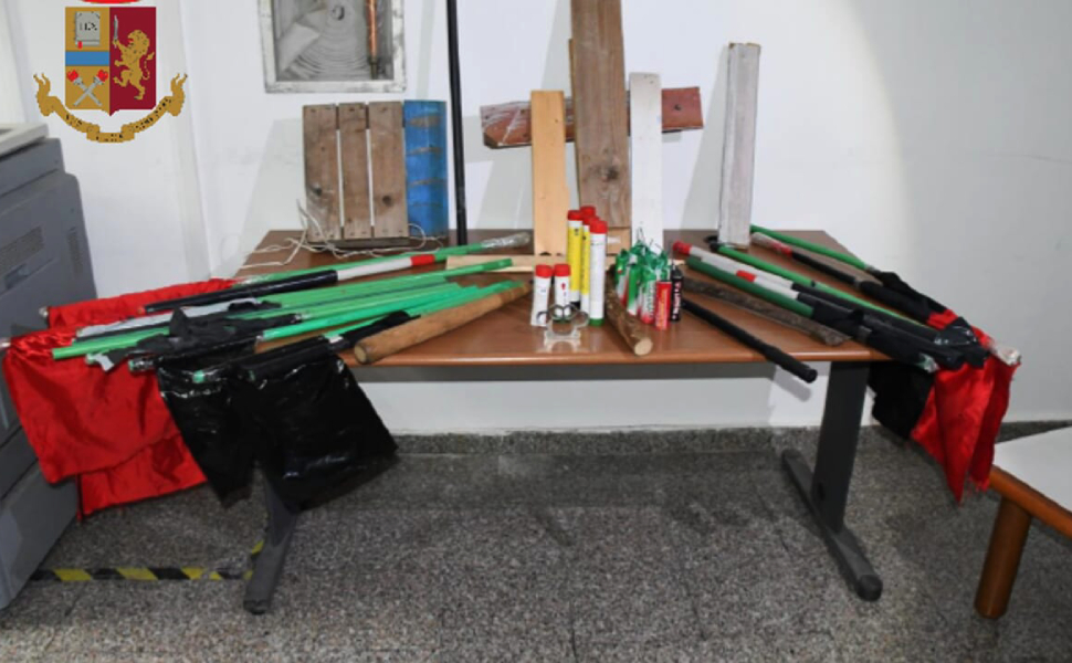 sequestrati fumogeni bombe carta