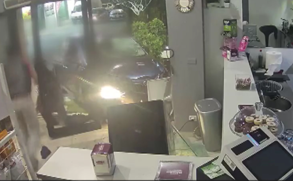 auto-sfonda-vetrina-reggio