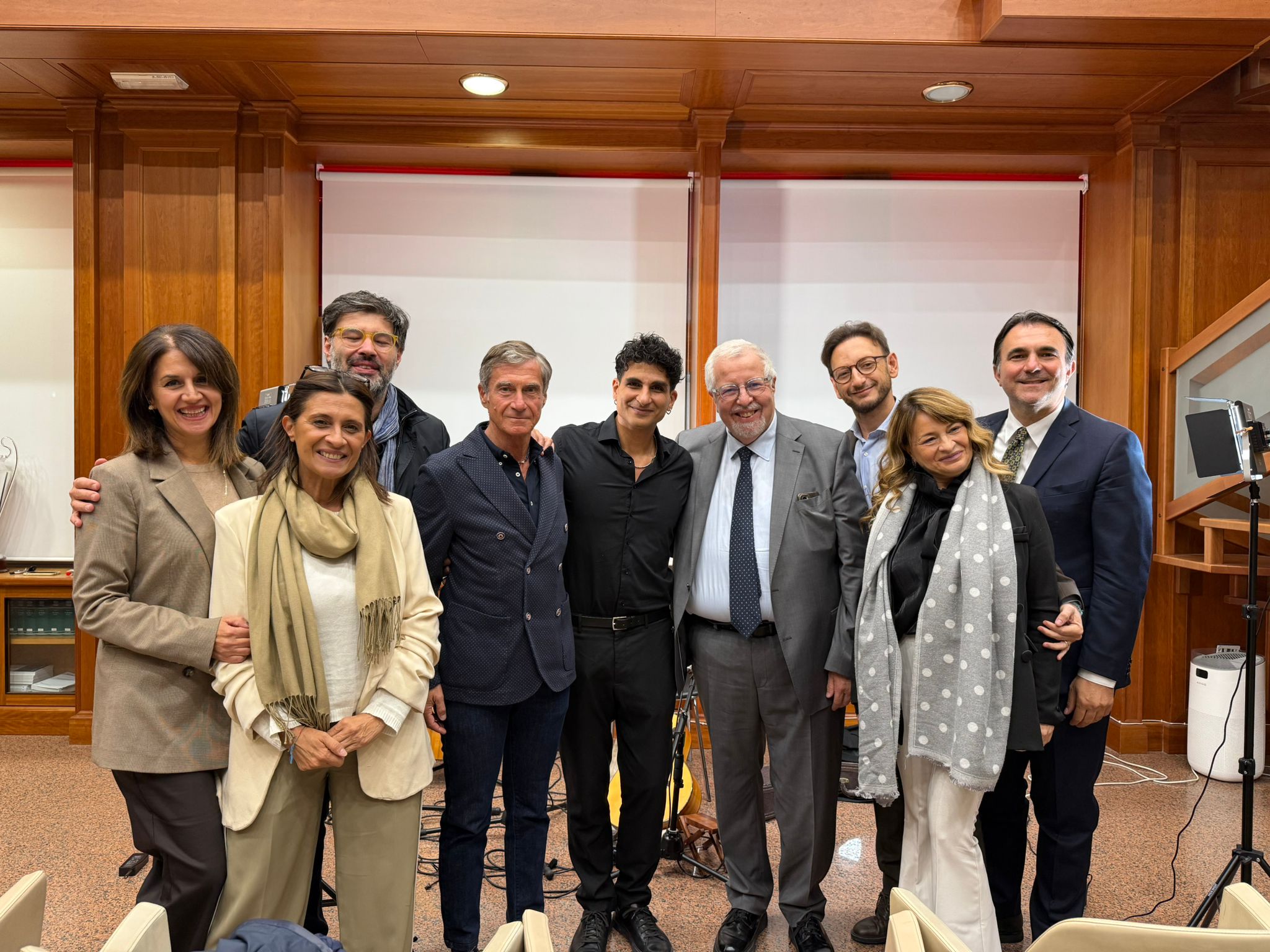 Cosenza, Daniele Fabio incanta il pubblico nella Biblioteca “M. Arnoni”. Il 7 novembre si esibirà Andrea Bauleo al pianoforte