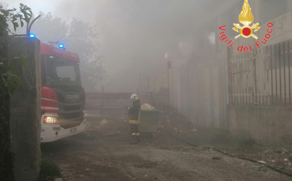 discarica-abusiva-in-fiamme-catanzaro