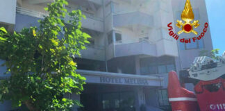 incendio hotel melissa vigili del fuoco 01