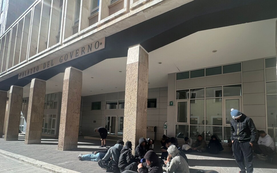 migranti aquila prefettura