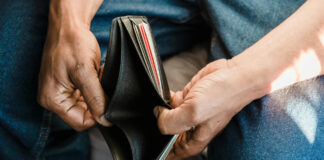 portafogli vuoto poverta